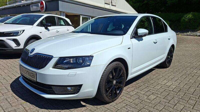 Weiß Gebraucht 2016 Skoda Octavia Limousine | 11.999 € (Fairer Preis) - Bild 1/4
