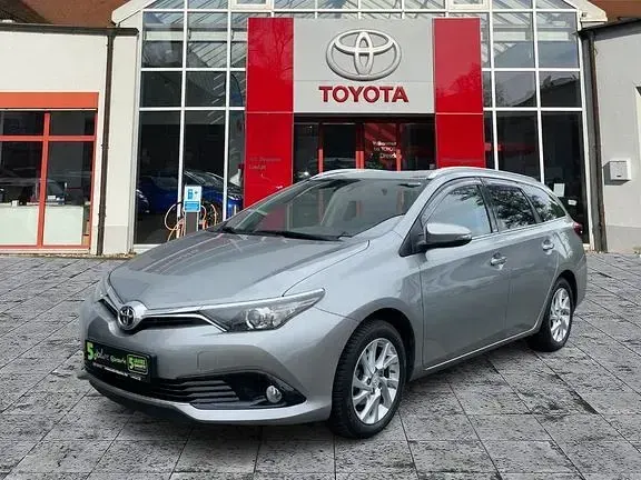 Gebraucht Toyota Auris Basis 116 PS (85 kW) 2016 Titansilber mica metallic