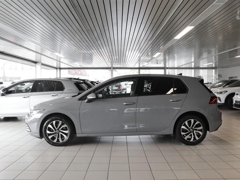 Gebraucht VW Golf VIII Active 131 PS (96 kW) 2023 Mondsteingrau Limousine