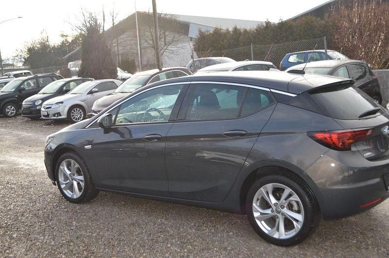 Gebraucht Opel Astra Dynamic 150 PS (110 kW) 2017 Grau Limousine