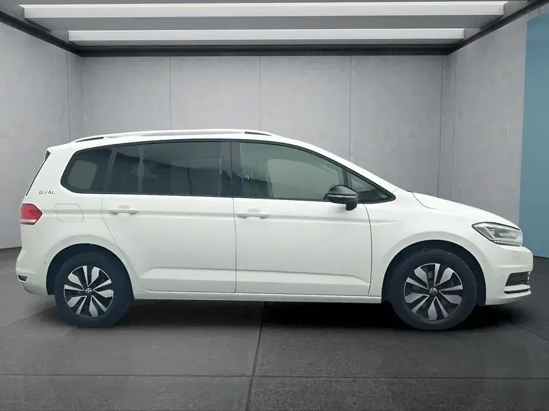 Gebraucht VW Touran 150 PS (110 kW) 2025 Weiß Van / Kleinbus