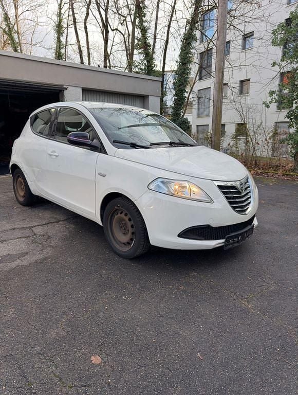 Gebraucht Lancia Ypsilon Platinum 69 PS (50 kW) 2013 Weiß Kleinwagen