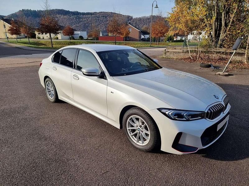 Weiß Gebraucht 2023 BMW 320 M Sport Limousine | 34.800 € (Superpreis) - Bild 1/4