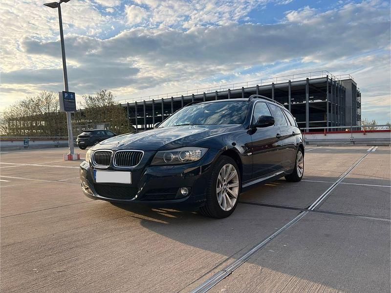 Second-hand BMW 325 218 CP (160 kW) 2009 Albastru Break