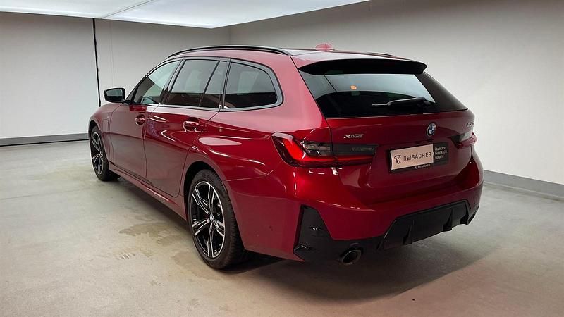 Gebraucht BMW 330e Comfort Edition 292 PS (214 kW) 2025 Fire red metallic Kombi