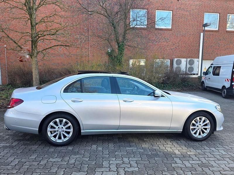 Gebraucht Mercedes E220 Avantgarde 194 PS (142 kW) 2016 Silber Limousine