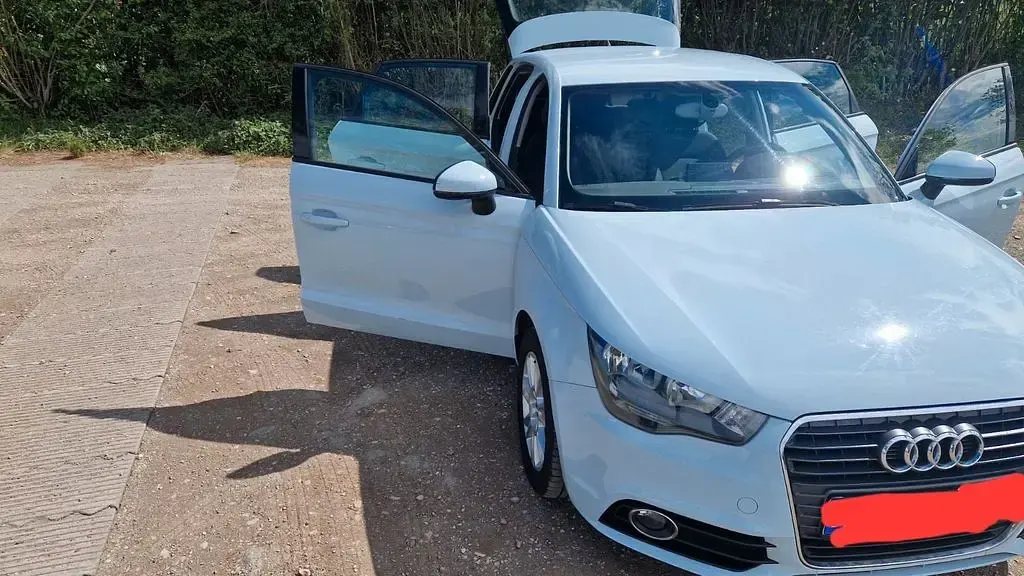 Gebraucht Audi A1 Sportback Attraction 86 PS (63 kW) 2013 Blau Kleinwagen