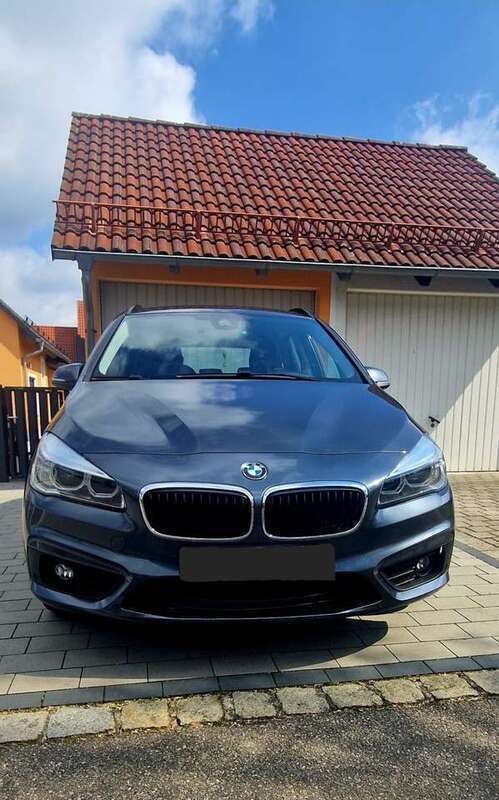 Grau Gebraucht 2017 BMW 218 Active Tourer Van / Kleinbus | 15.100 € (Fairer Preis) - Bild 1/4