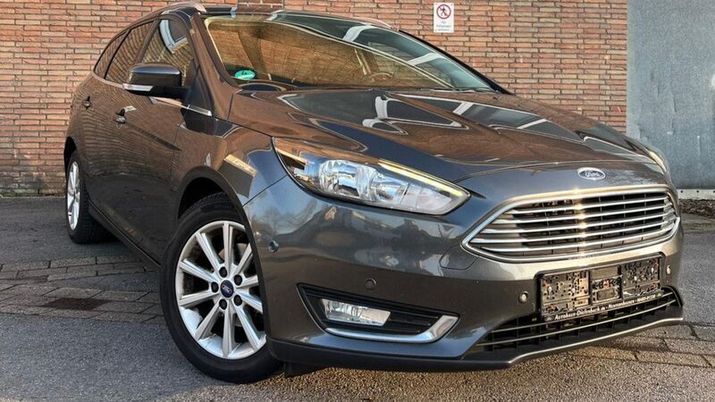 Gebraucht Ford Focus Titanium 125 PS (91 kW) 2016 Grau Kombi