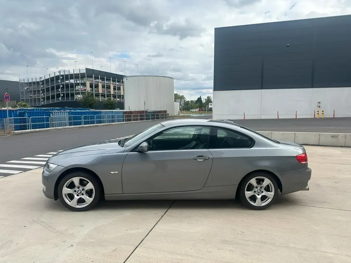 Gebraucht BMW 320 170 PS (125 kW) 2010 Grau Coupé
