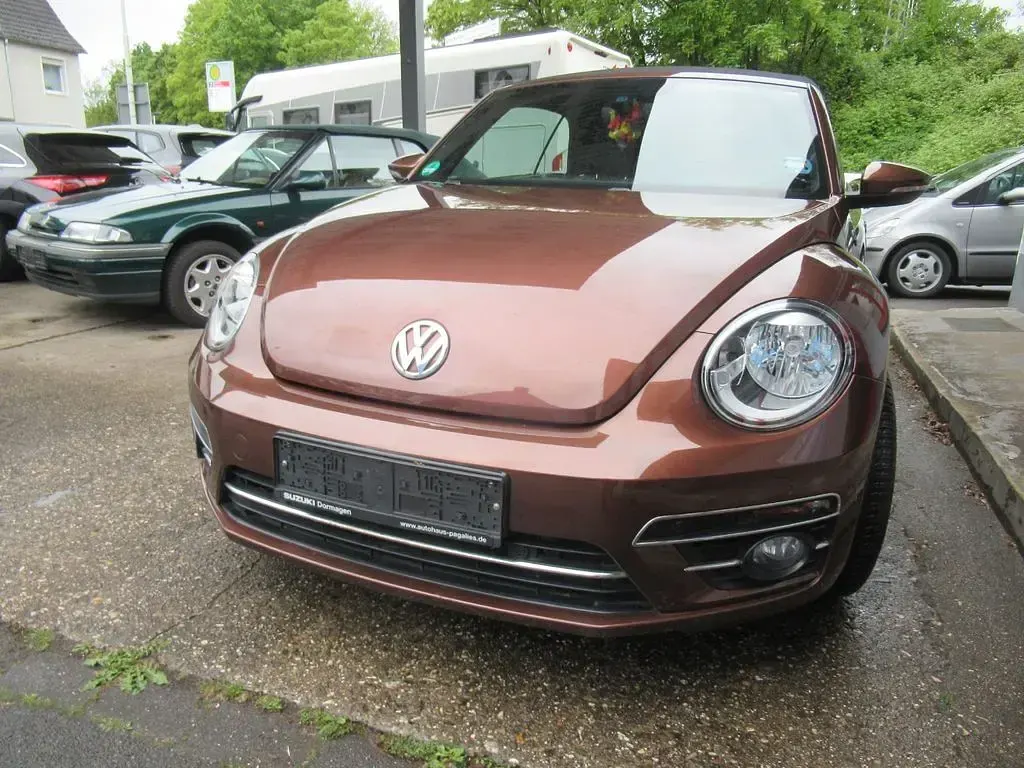 Używany VW Beetle Sound 105 KM (77 kW) 2017 Brązowy Hatchback