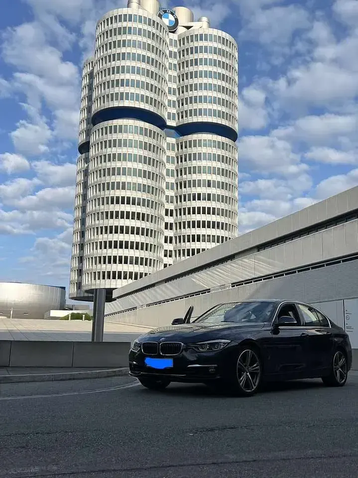 Käytetty BMW 330e iPerformance 252 HP (185 kW) 2017 Sininen Sedan