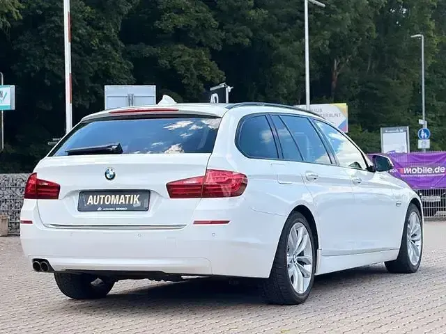 Gebraucht BMW 520 190 PS (139 kW) 2016 Alpinweiss iii Kombi