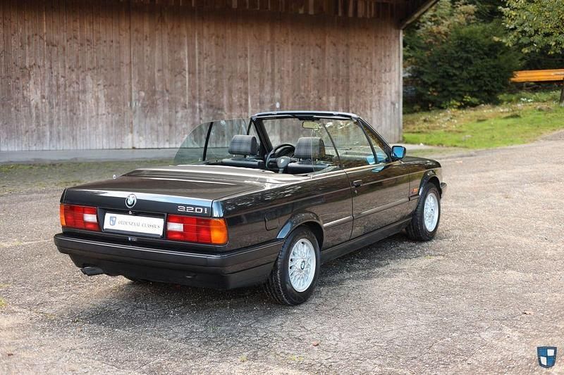 Gebraucht BMW 320 Cabriolet Sport Line 150 PS (110 kW) 1993 Schwarz Cabrio