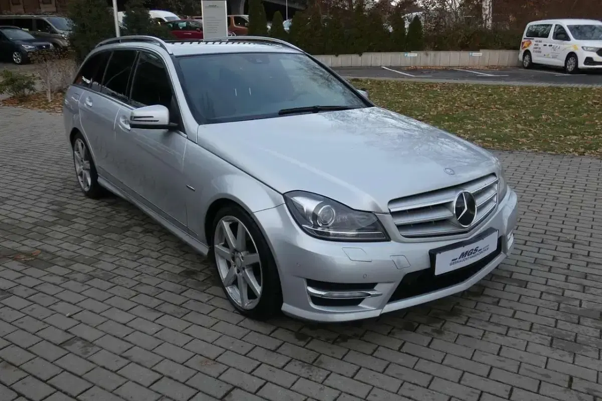 Gebraucht Mercedes C300 Avantgarde 231 PS (169 kW) 2012 Iridiumsilber  metalliclack Kombi