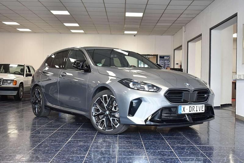 Gebraucht BMW 135 300 PS (220 kW) 2025 Skyscraper grau Kleinwagen