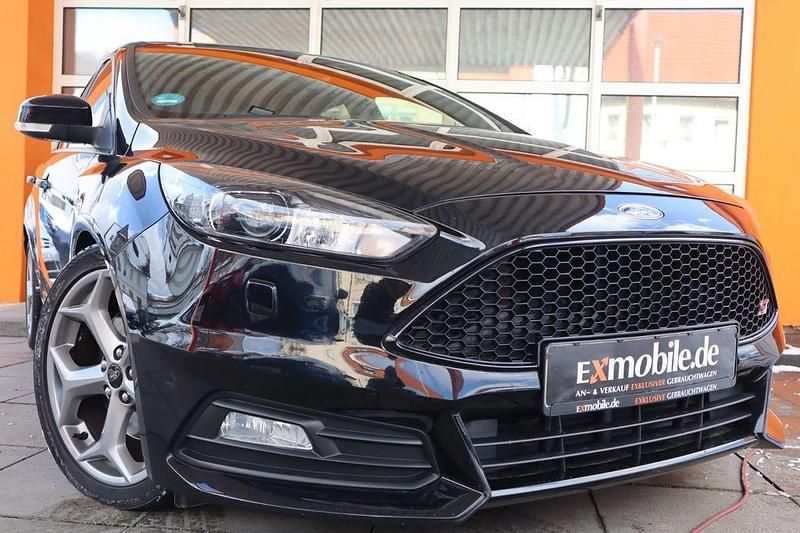 Gebraucht Ford Focus Sport 250 PS (183 kW) 2017 Schwarz Limousine