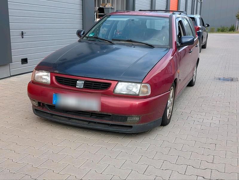 Rot Gebraucht 1998 Seat Cordoba Kombi | 900 € - Bild 1/4