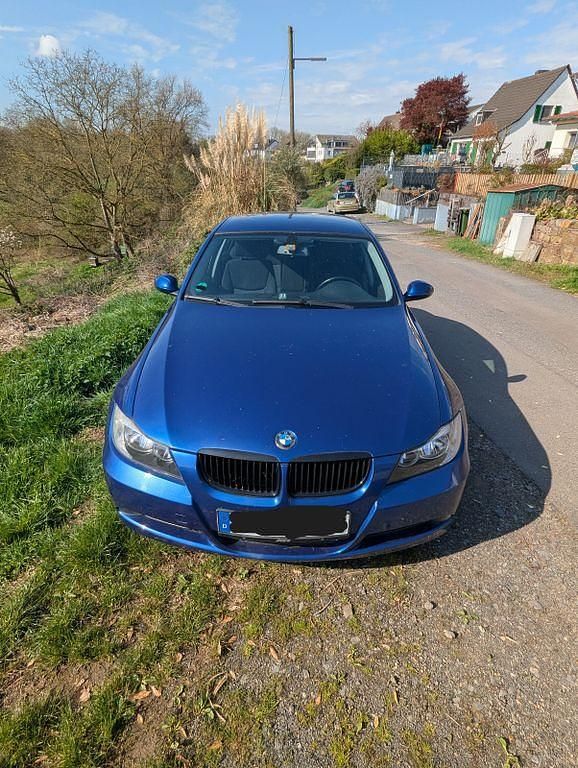 Gebraucht BMW 318 129 PS (94 kW) 2007 Blau Limousine