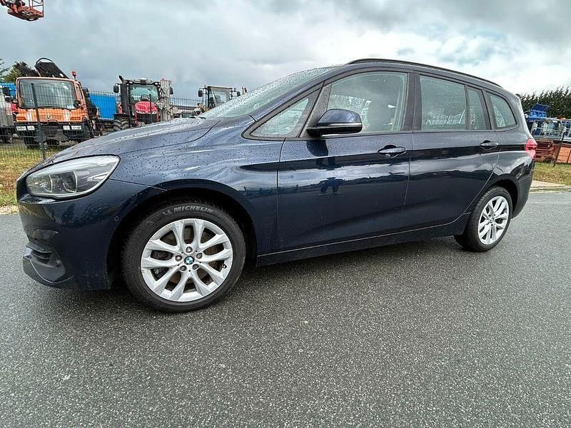 Blau Gebraucht 2018 BMW 218 Gran Tourer Advantage Van / Kleinbus | 8.900 € (Superpreis) - Bild 1/4
