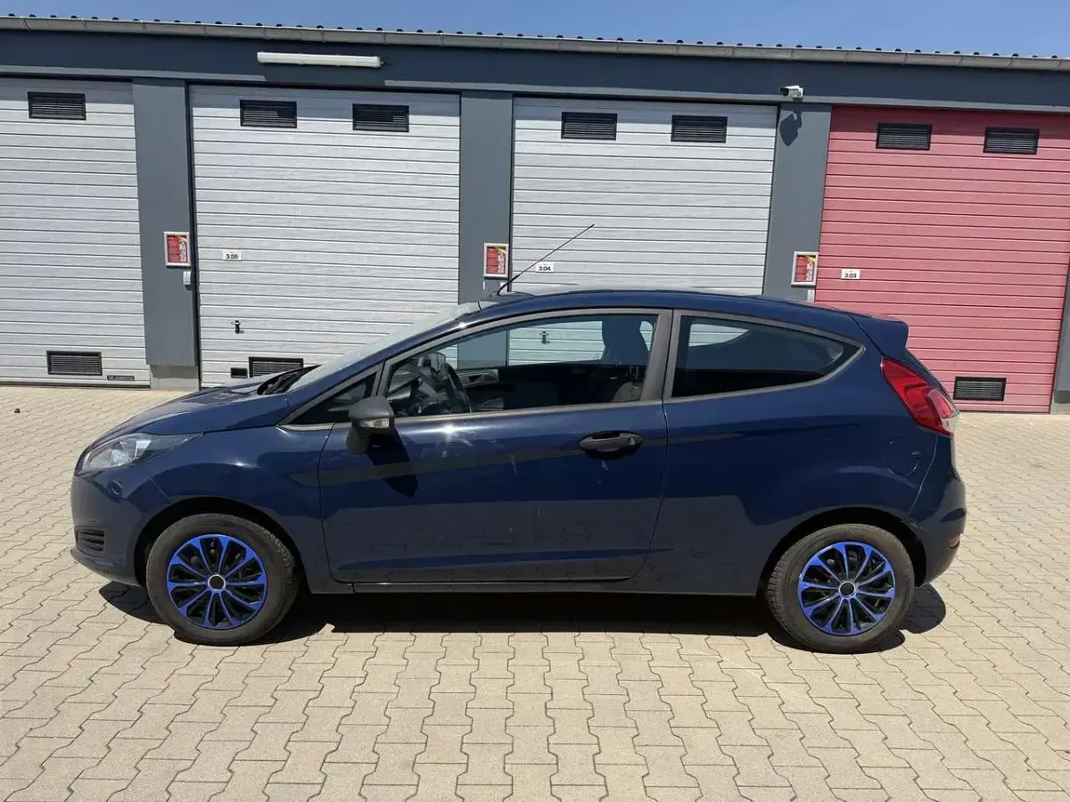 Gebraucht Ford Fiesta Ambiente 60 PS (44 kW) 2016 Blazerblau Kleinwagen