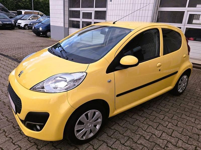 Gelb Gebraucht 2012 Peugeot 107 Active Kleinwagen | 3.950 € (Fairer Preis) - Bild 1/4