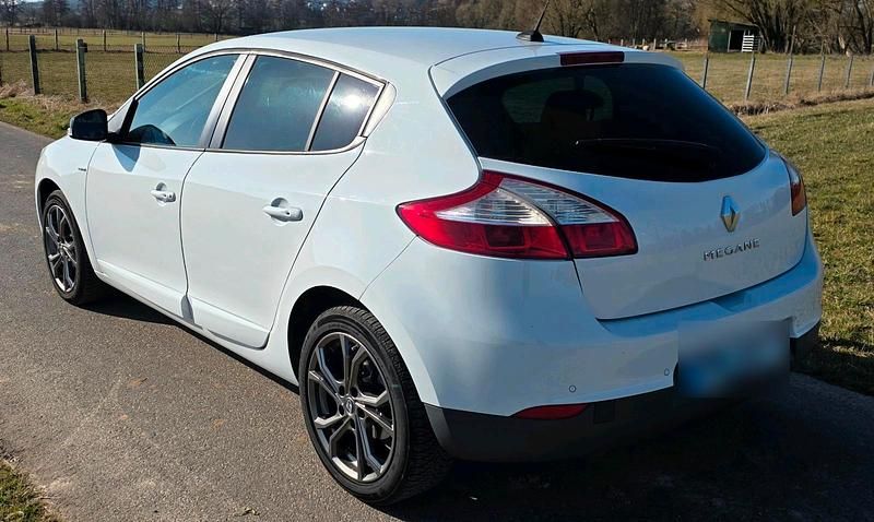 Gebraucht Renault Mégane LIMITED 110 PS (80 kW) 2015 Weiß Limousine