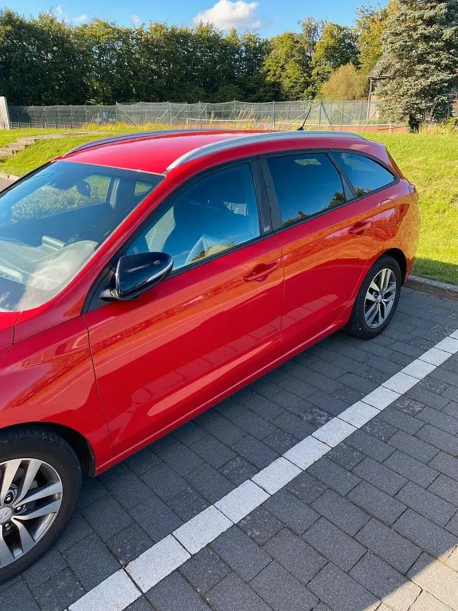 Gebraucht Hyundai i30 Trend 120 PS (88 kW) 2018 Rot Kombi