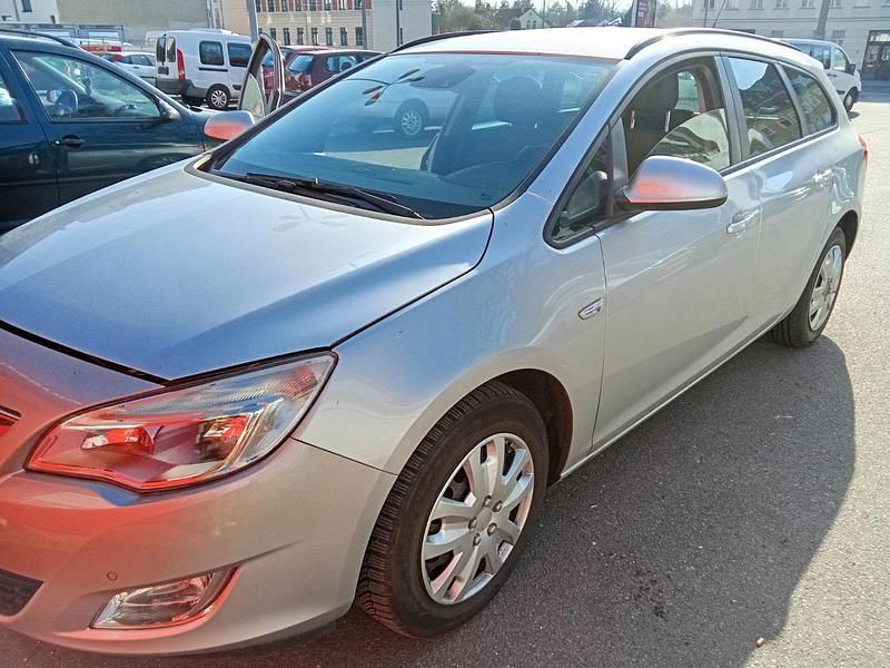 Gebraucht Opel Astra 110 PS (80 kW) 2012 Grau Kombi