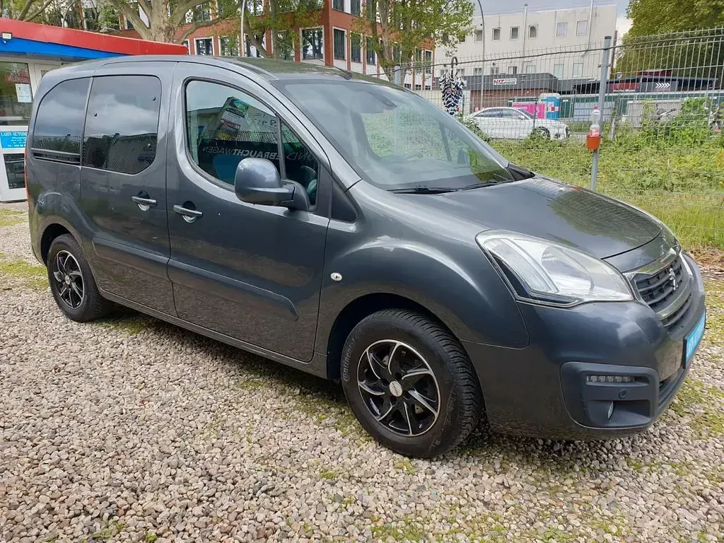 Gebraucht Peugeot TePee Active 99 PS (72 kW) 2016 Gris shark Van / Kleinbus