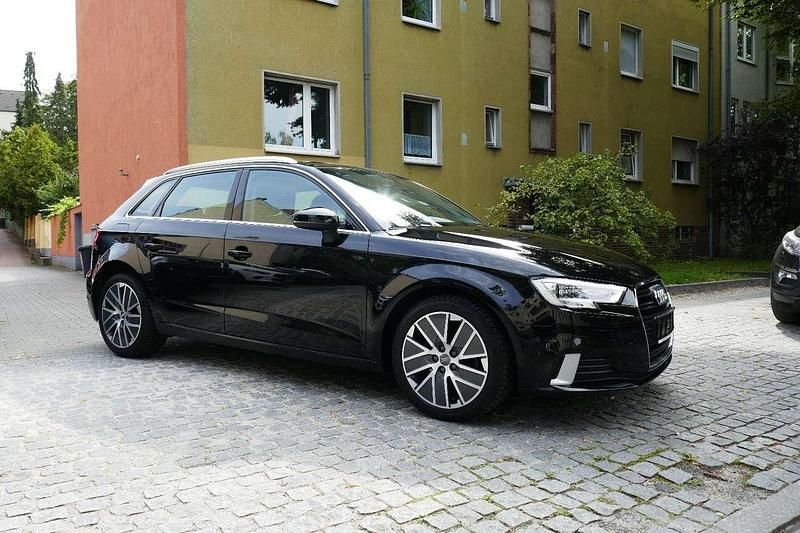 Gebraucht Audi A3 Sport 150 PS (110 kW) 2019 Mythosschwarz Limousine