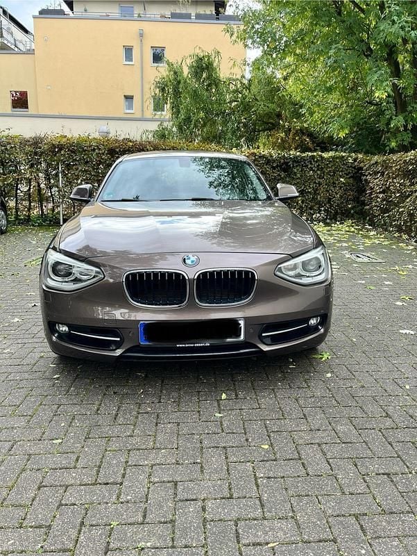 Braun Gebraucht 2013 BMW 118 Sport Line Kleinwagen | 5.400 € (Guter Preis) - Bild 1/4