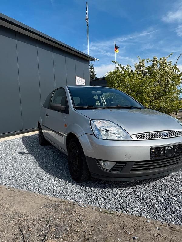 Usata Ford Fiesta 70 CV (51 kW) 2003 Argento Utilitaria