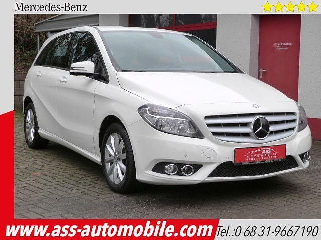 Gebraucht Mercedes B180 Edition 122 PS (89 kW) 2013 Weiß Van / Kleinbus
