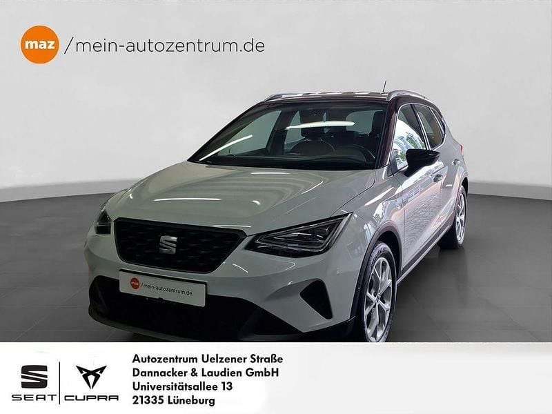 Nevada weiss / schwarz Gebraucht 2022 Seat Arona FR SUV | 20.980 € (Fairer Preis) - Bild 1/4