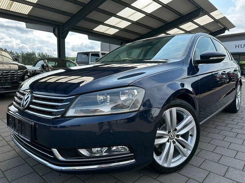 Blau Gebraucht 2013 VW Passat Highline Limousine | 10.480 € (Fairer Preis) - Bild 1/4