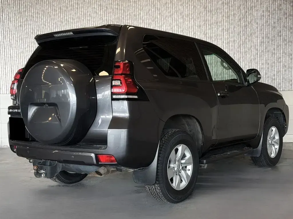 Gebraucht Toyota Land Cruiser 177 PS (130 kW) 2020 Grau SUV