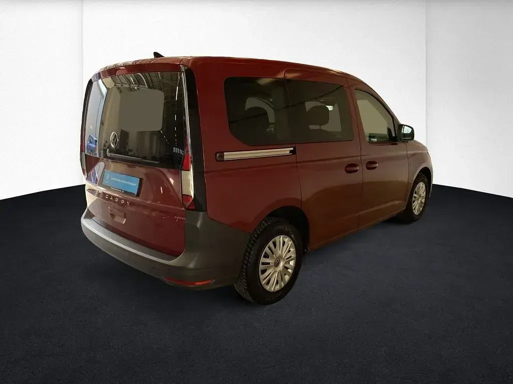 Gebraucht VW Caddy Basis 102 PS (75 kW) 2024 Rot Van / Kleinbus