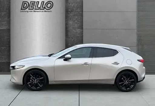 Neu Mazda 3 Center-Line 186 PS (136 kW) 2025 Platinum quartz Limousine