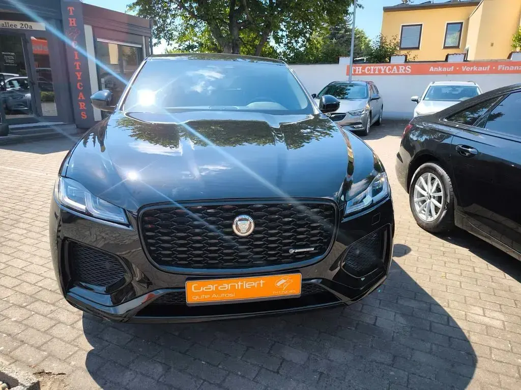 Second-hand Jaguar F-Pace R-Dynamic 204 CP (150 kW) 2024 Negru SUV
