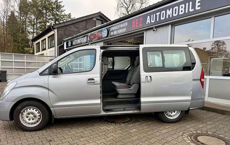 Gebraucht Hyundai H-1 136 PS (100 kW) 2013 Grau Van / Kleinbus