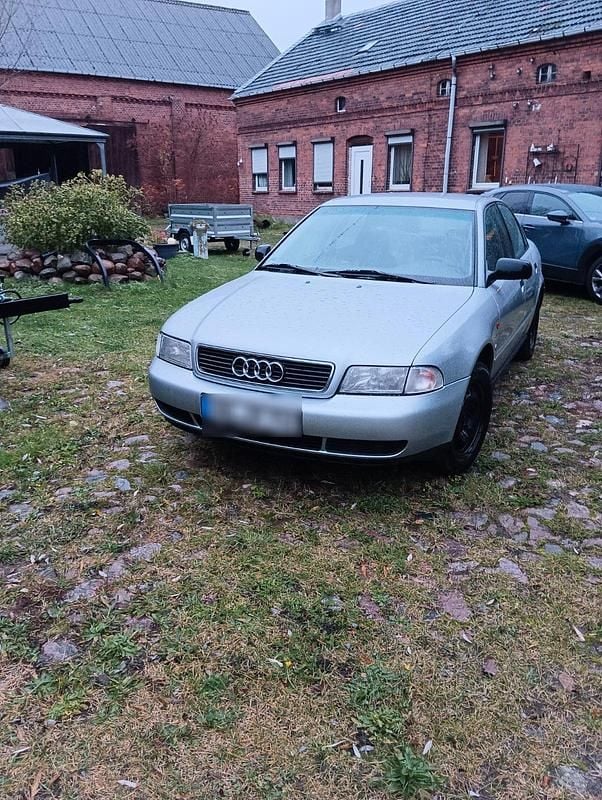 Gebraucht Audi A4 125 PS (91 kW) 1996 Silber Limousine