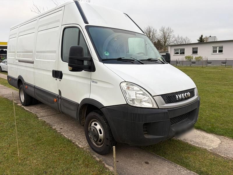 Gebraucht Iveco Daily 126 PS (92 kW) 2010 Weiß Van / Kleinbus