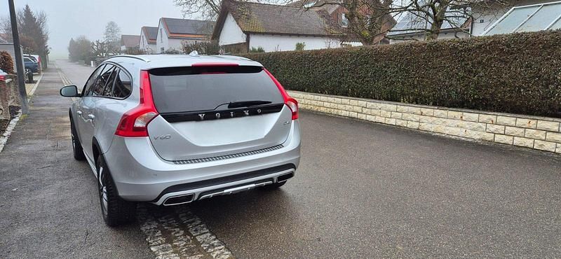 Gebraucht Volvo V60 CC 200 PS (147 kW) 2017 Silber Kombi