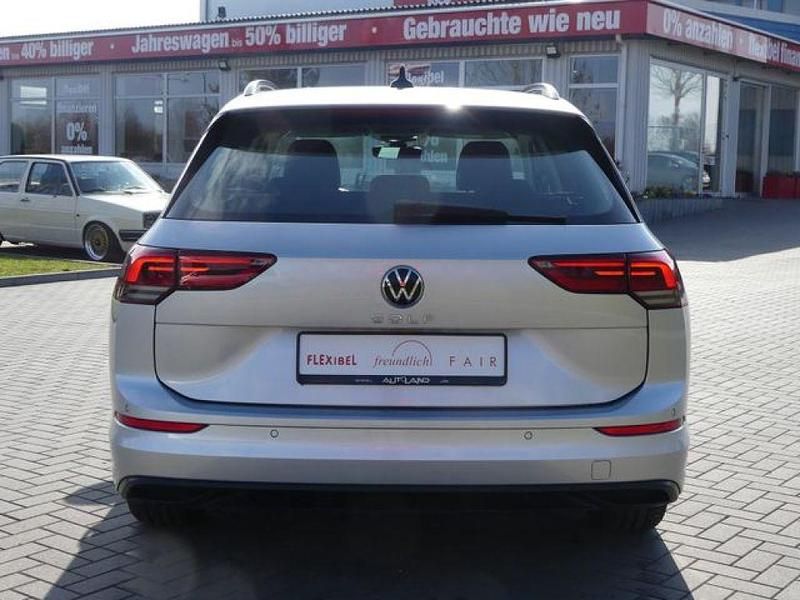 Gebraucht VW Golf VIII Life 150 PS (110 kW) 2022 Silber Kombi
