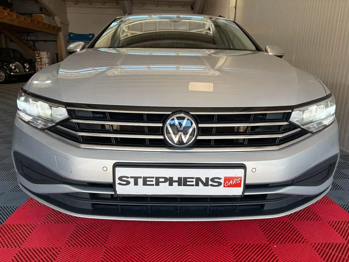 Gebraucht VW Passat 150 PS (110 kW) 2020 Silber Kombi