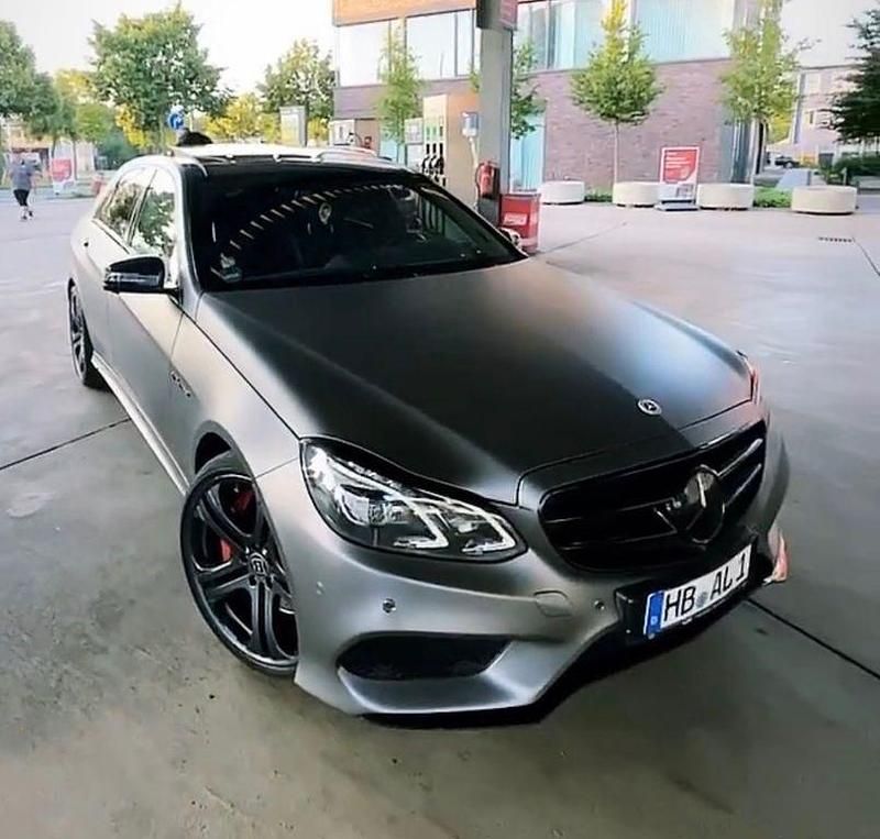 Schwarz Gebraucht 2013 Mercedes E500 AMG line Limousine | 21.000 € (Fairer Preis) - Bild 1/4