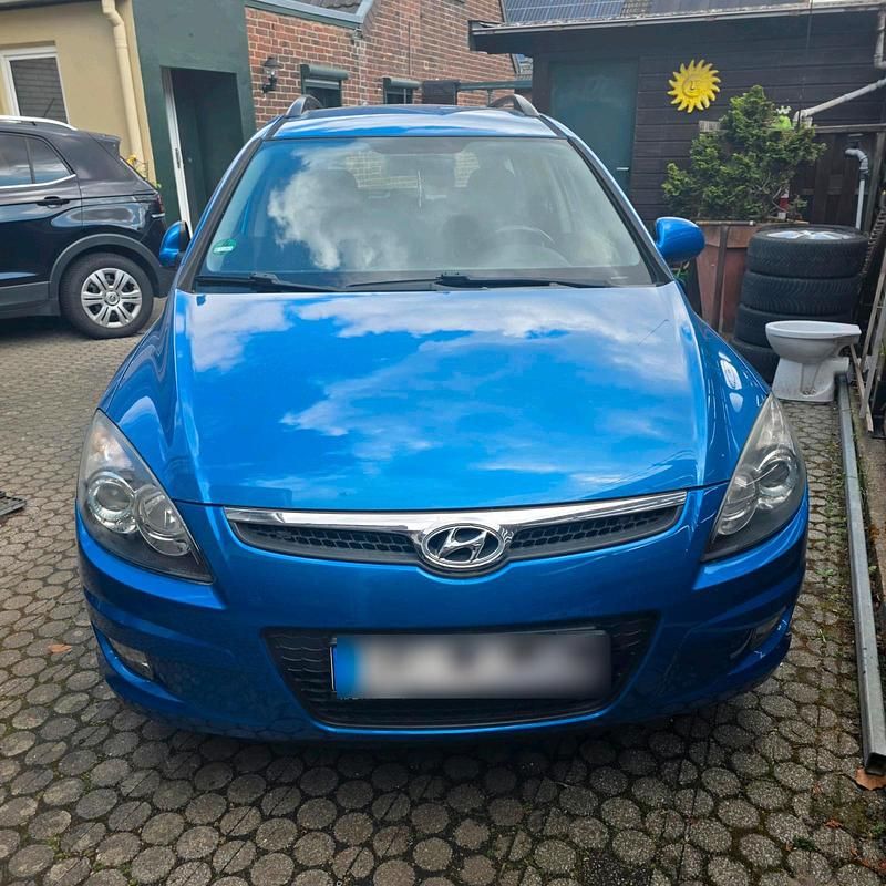 Gebraucht Hyundai i30 109 PS (80 kW) 2009 Blau Kombi