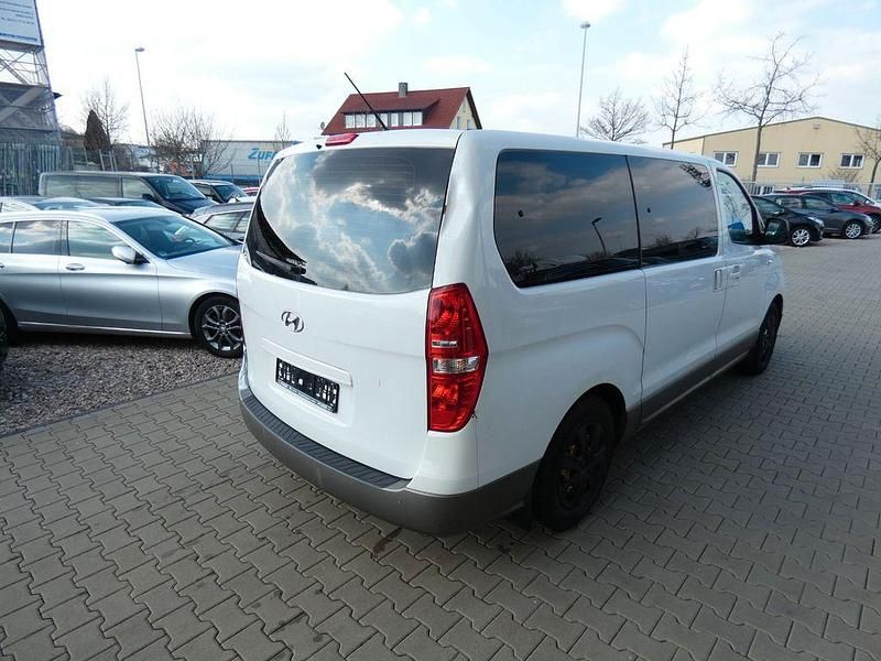 Gebraucht Hyundai H-1 170 PS (125 kW) 2017 Weiß Van / Kleinbus