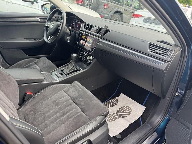 Gebraucht Skoda Superb Style 156 PS (114 kW) 2020 Modra lava/lava blau Limousine